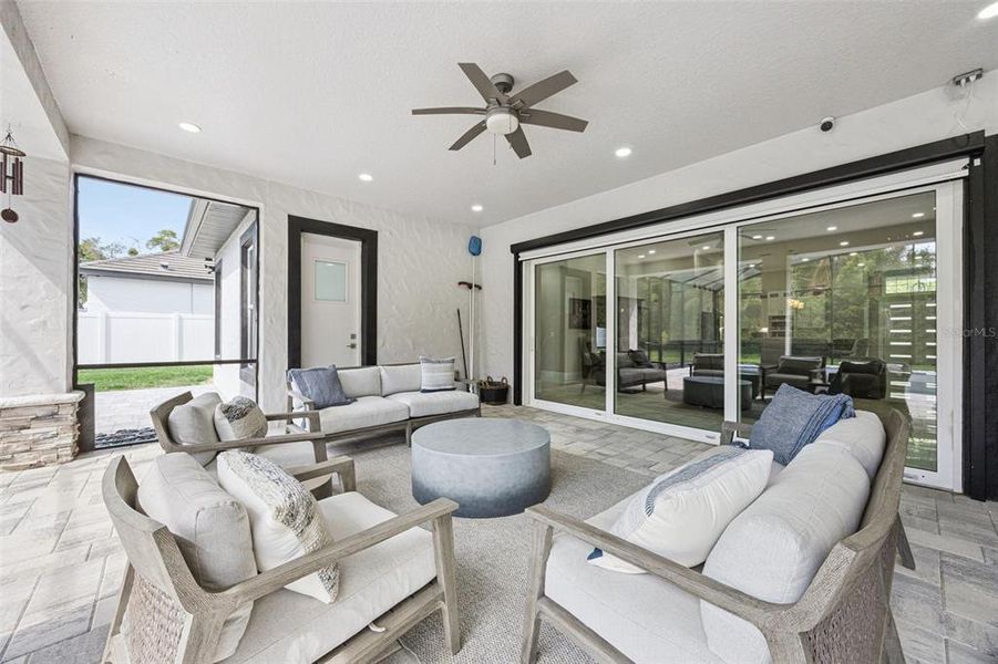 Exterior details and patio area of a home in , Clermont (Image 23).