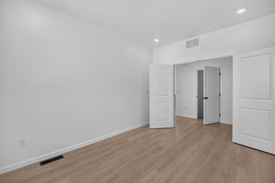 Spacious, unfurnished interior of a new home in Macanta, Castle Rock (Image 16).