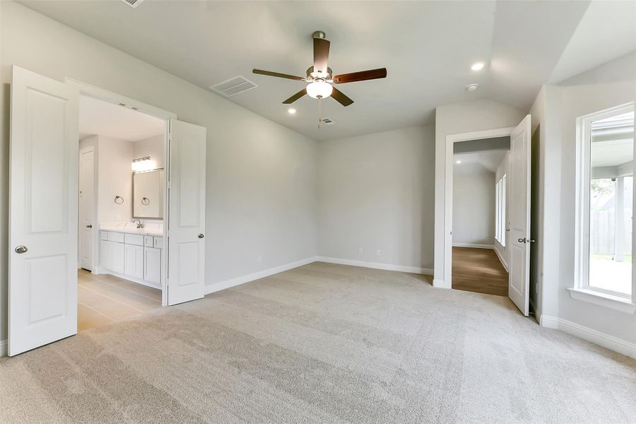 Spacious, unfurnished interior of a new home in Evergreen 50', Conroe (Image 28).