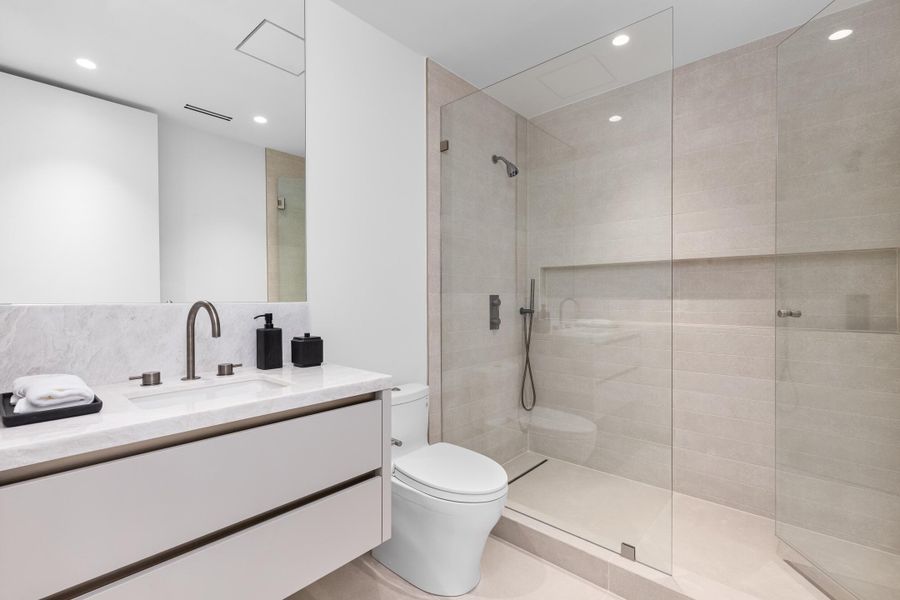 Guest Suite Bathroom