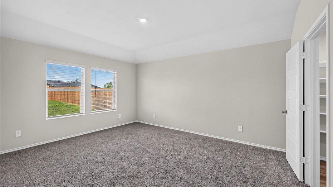 Spacious, unfurnished interior of a new home in Lankford Farms, Cleburne (Image 22).