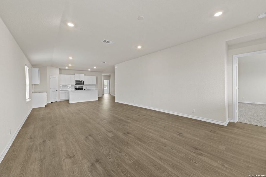 Spacious, unfurnished interior of a new home in Brookstone Creek, San Antonio (Image 25).