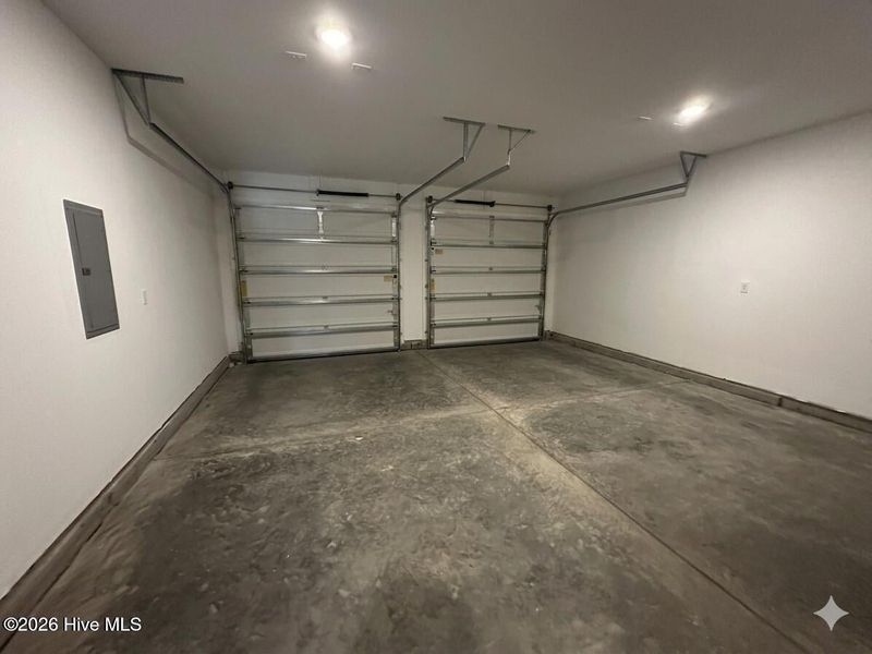 Spacious, unfurnished interior of a new home in Fords Reach, Bolivia (Image 15).