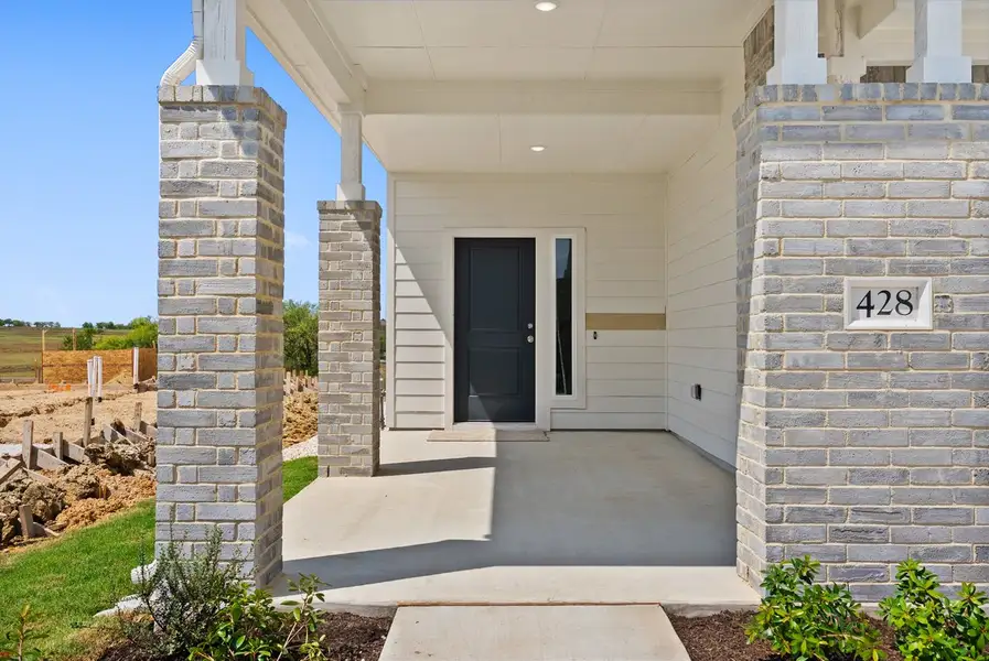 Exterior details and patio area of a home in Porter Country, Buda (Image 2).