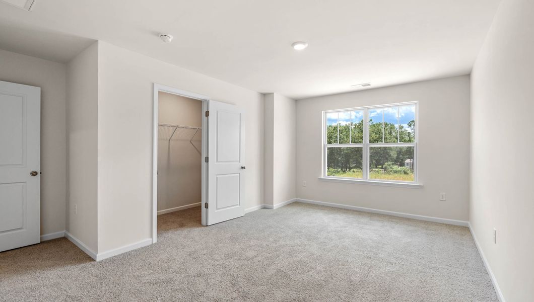 Spacious, unfurnished interior of a new home in Chestnut Ridge Townhomes, Greenville (Image 19).