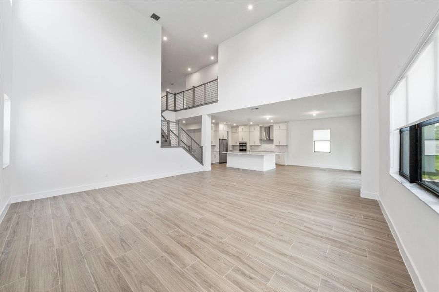 Spacious, unfurnished interior of a new home in , Pembroke Pines (Image 19).