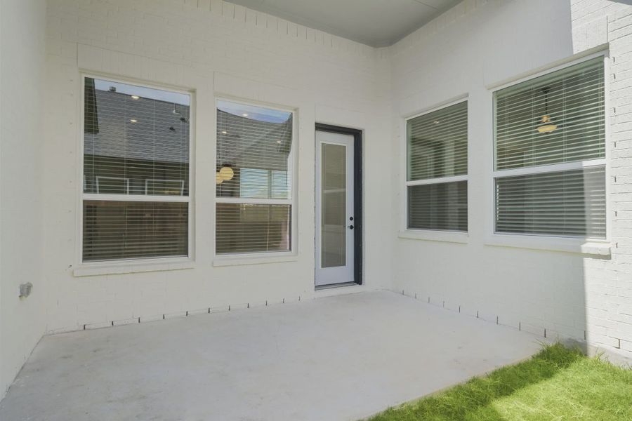 Representative exterior details of a home built from the Augusta by Chesmar Homes in Riceland Alley Loads, Mont Belvieu (Image 3).