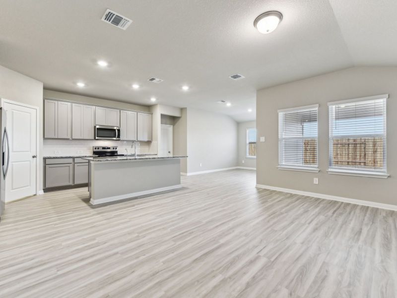 Spacious, unfurnished interior of a new home in Eastern Wells, Jarrell (Image 9).