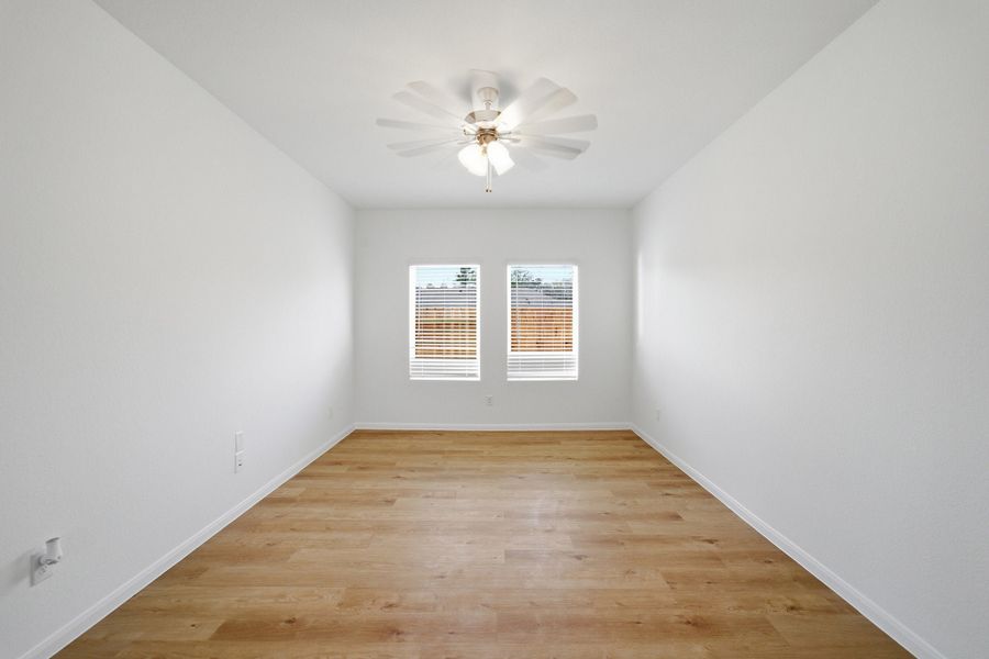 Spacious, unfurnished interior of a new home in Caney Mills, Conroe (Image 22).
