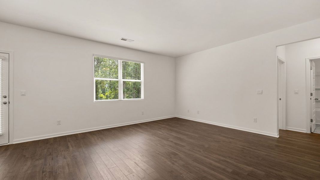 Spacious, unfurnished interior of a new home in Captain's Corner, Grovetown (Image 14).