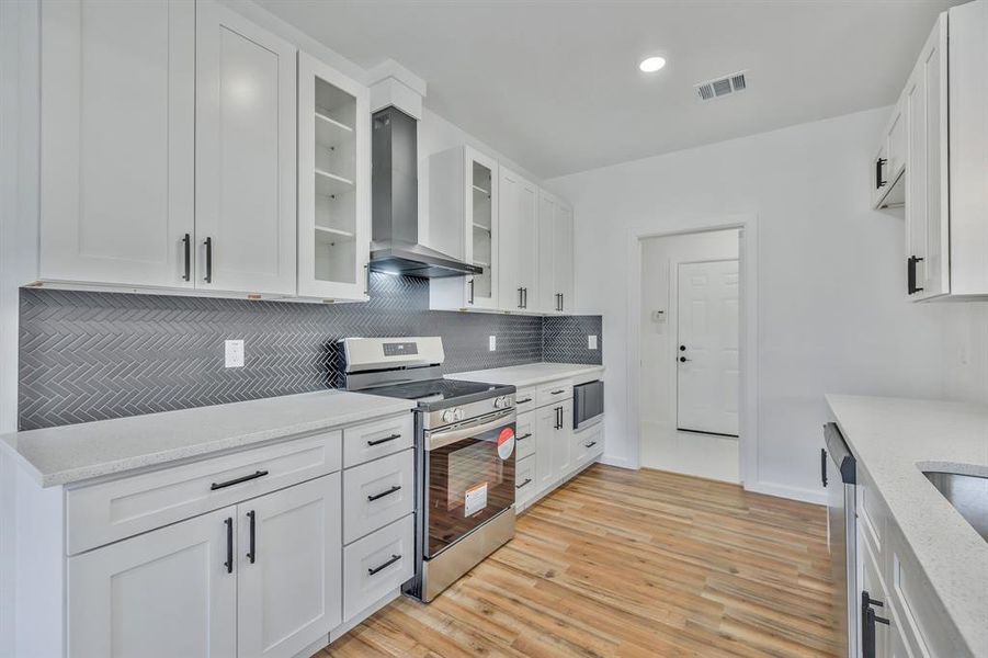 Furnished interior view inside a new home in , Granbury (Image 4). Furnished interior view inside a new home in , Granbury (Image 4).