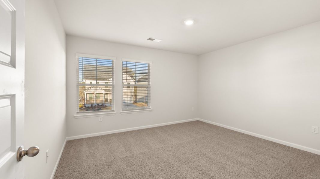 Spacious, unfurnished interior of a new home in Water Oak Estates, Lawrenceville (Image 30).