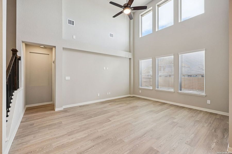 Spacious, unfurnished interior of a new home in Fox Falls, Boerne (Image 34).