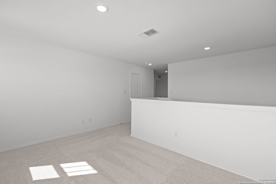 Spacious, unfurnished interior of a new home in Horizon Ridge, San Antonio (Image 24).