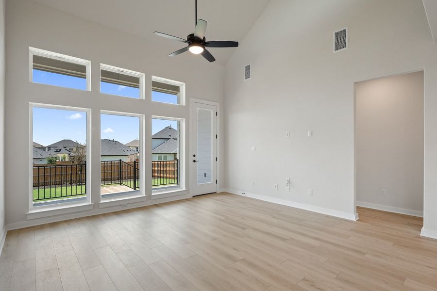 Spacious, unfurnished interior of a new home in Heritage, Dripping Springs (Image 28). Spacious, unfurnished interior of a new home in Heritage, Dripping Springs (Image 28).