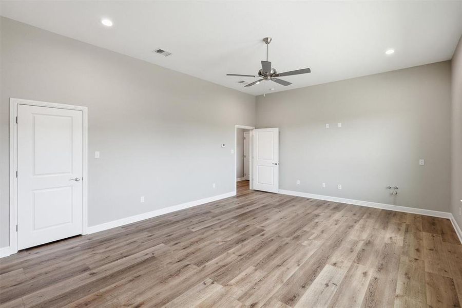Spacious, unfurnished interior of a new home in , Granbury (Image 17). Spacious, unfurnished interior of a new home in , Granbury (Image 17).