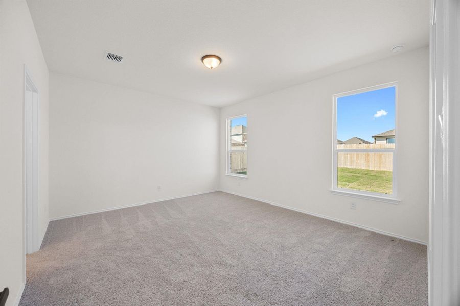 Spacious, unfurnished interior of a new home in Mustang Valley, Manor (Image 25).