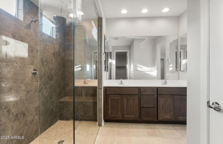 Owner's Bathroom Owner's Bathroom