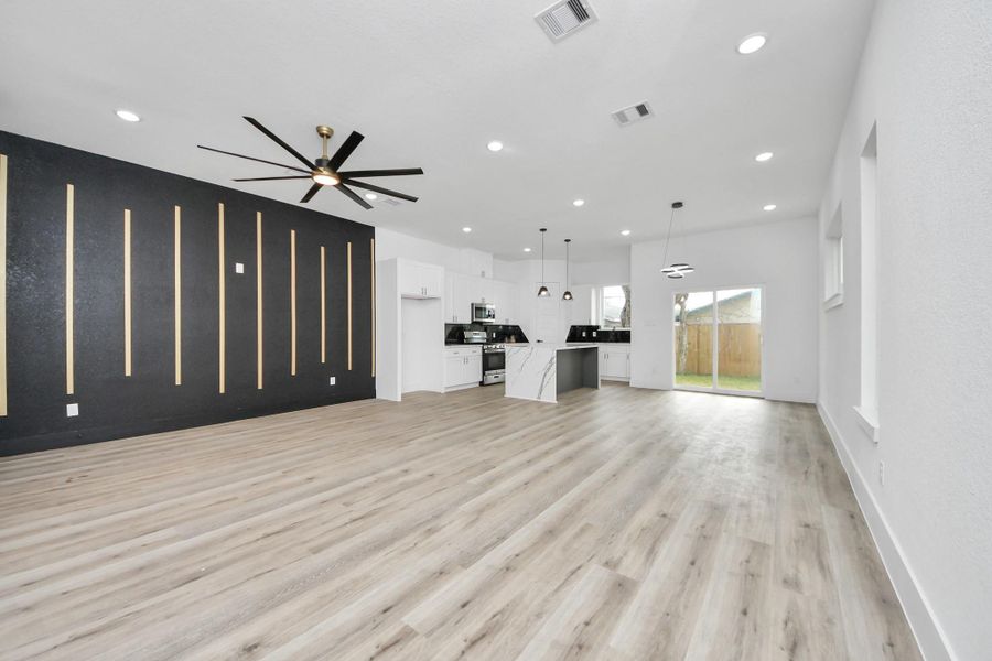 Spacious, unfurnished interior of a new home in , Houston (Image 38).