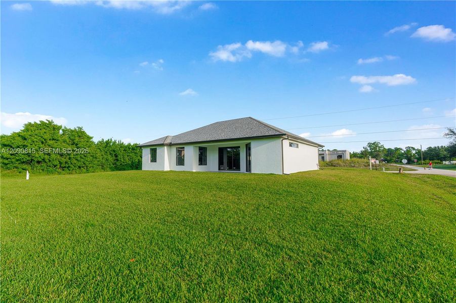Exterior details and patio area of a home in , Lehigh Acres (Image 4).