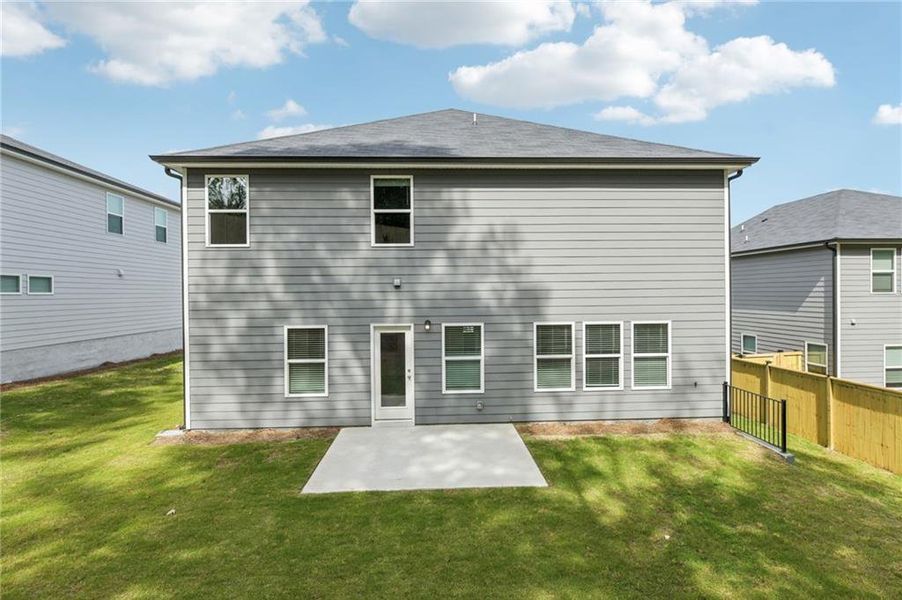 Exterior details and patio area of a home in Ivey Township, Dallas (Image 26).