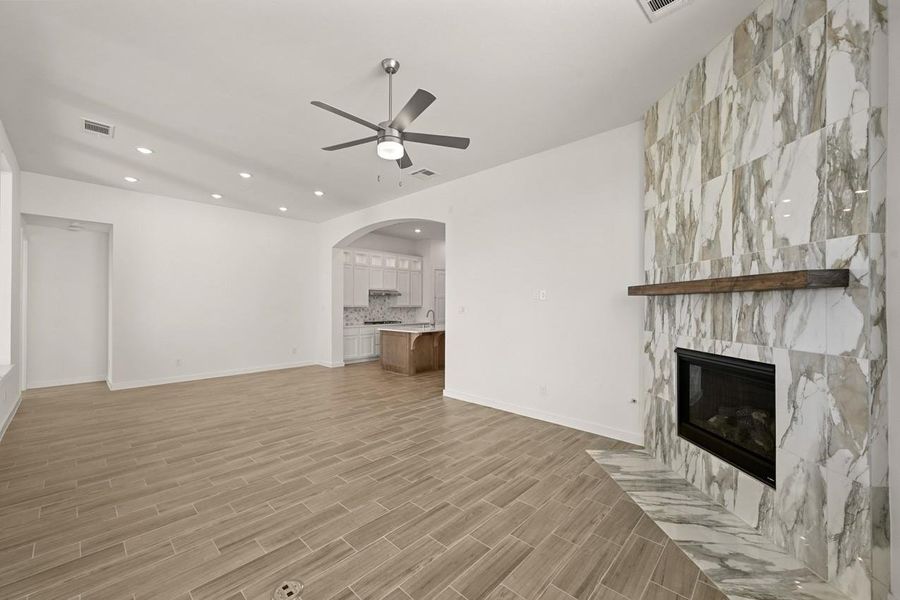 Spacious, unfurnished interior of a new home in Kresston: 55ft. lots, Magnolia (Image 15).