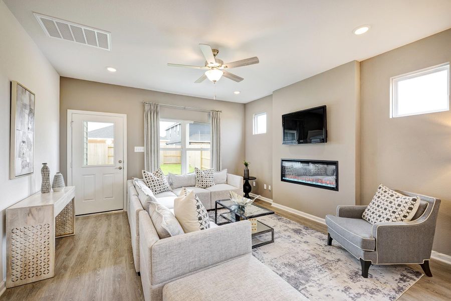 Photos shown are of a staged model home and are for illustration purposes only. Actual home features, finishes, and layout may vary. Photos shown are of a staged model home and are for illustration purposes only. Actual home features, finishes, and layout may vary.