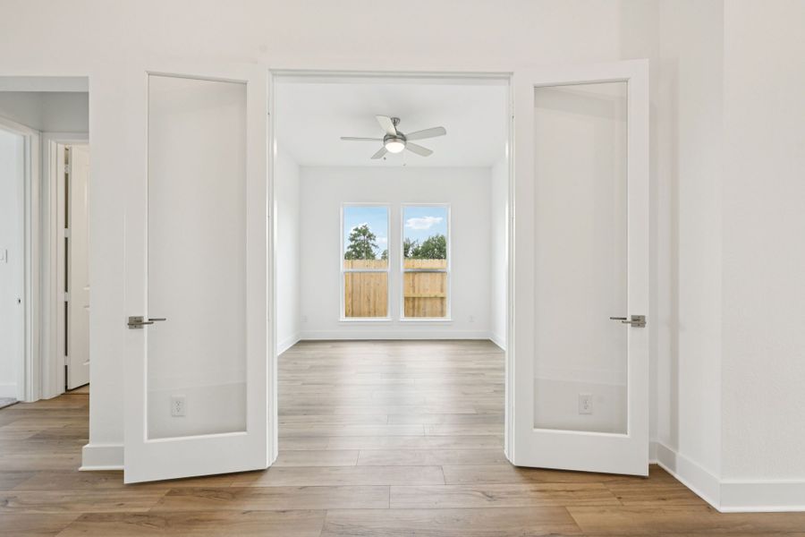 Spacious, unfurnished interior of a new home in Winfrey Estates, Tomball (Image 8).