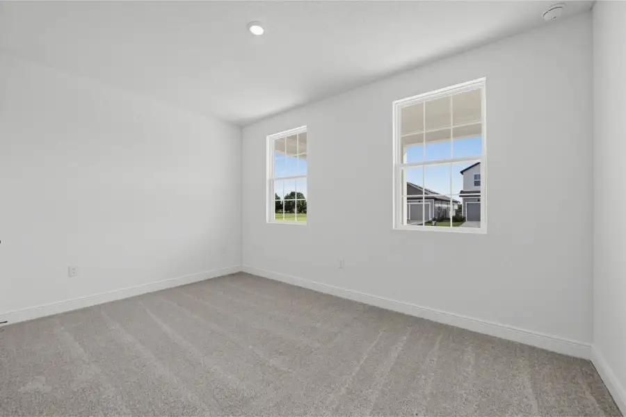 Spacious, unfurnished interior of a new home in Trailside, Mount Dora (Image 25).