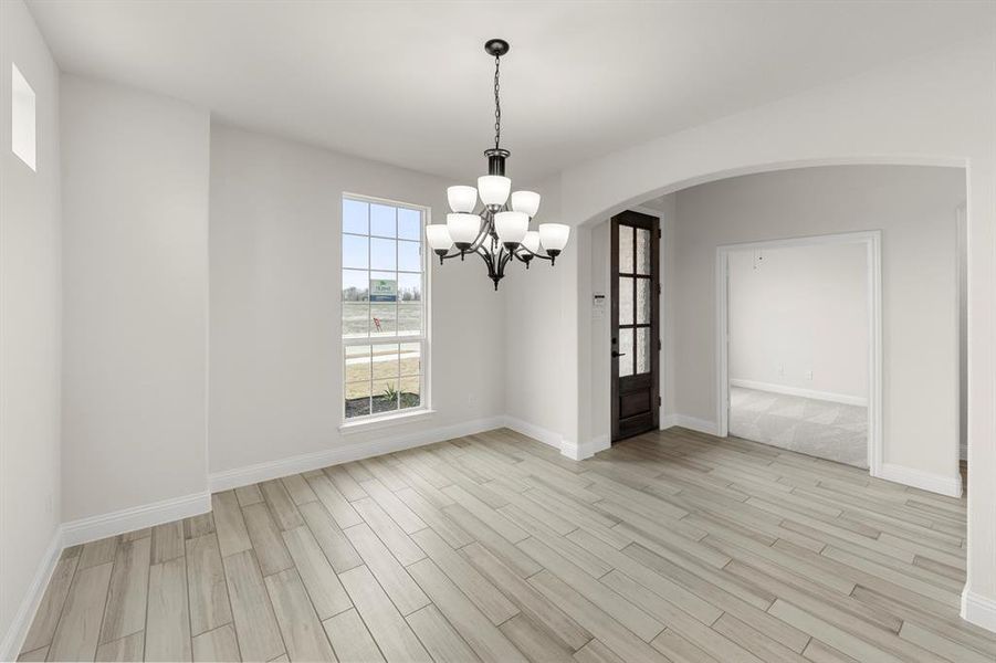 4_05. 719 Soprano - Dining