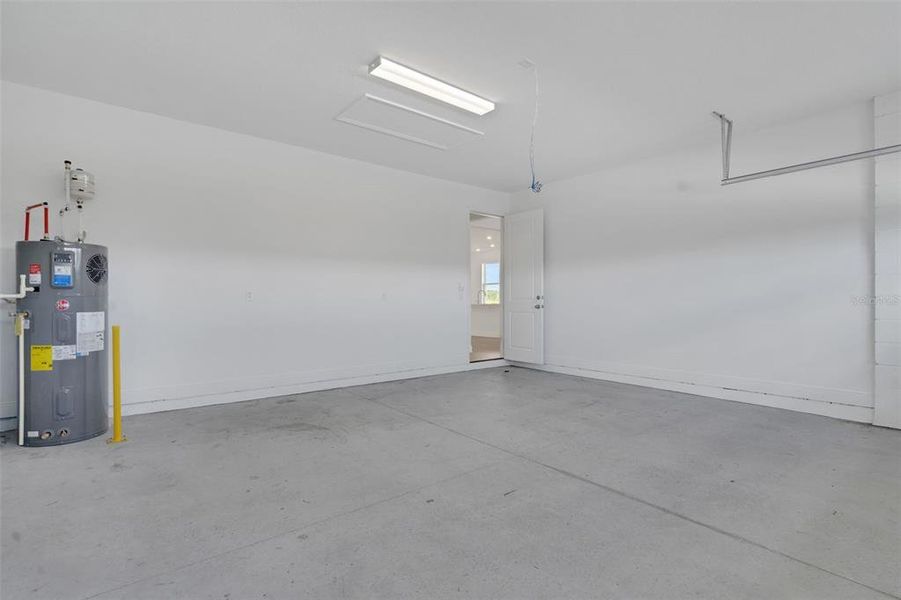 Spacious, unfurnished interior of a new home in Reserve at Hammock Oaks, Lady Lake (Image 39). Spacious, unfurnished interior of a new home in Reserve at Hammock Oaks, Lady Lake (Image 39).