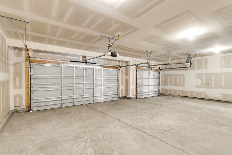 Spacious, unfurnished interior of a new home in Hewing Farms, Summerville (Image 45).