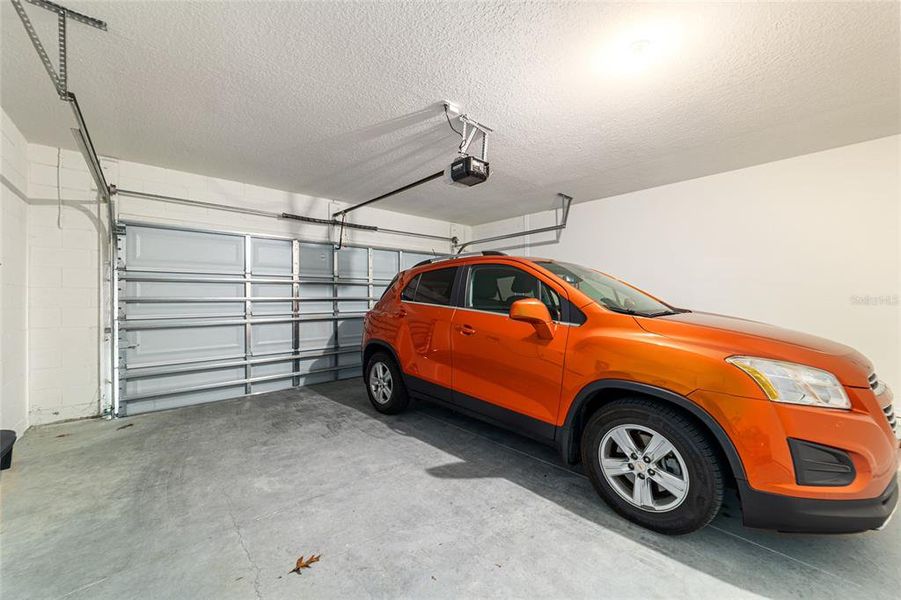 Spacious, unfurnished interior of a new home in Lake Diamond, Ocala (Image 22).