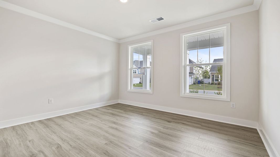 Spacious, unfurnished interior of a new home in Seven Oaks, Greenwood (Image 13).