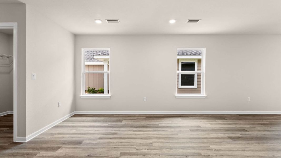 Spacious, unfurnished interior of a new home in Chateau Nemours, Port Saint Joe (Image 23).