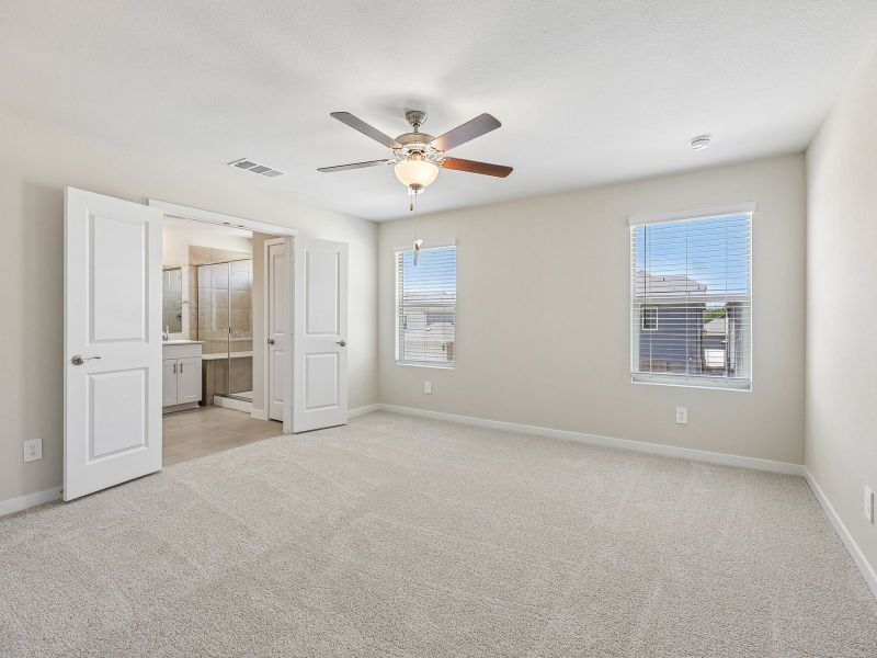 Spacious, unfurnished interior of a new home in Oak Ridge Park, Corinth (Image 12).
