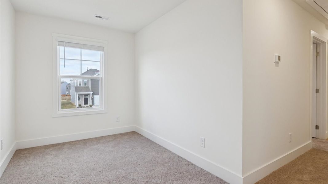 Spacious, unfurnished interior of a new home in Millstone Village, Morristown (Image 11).