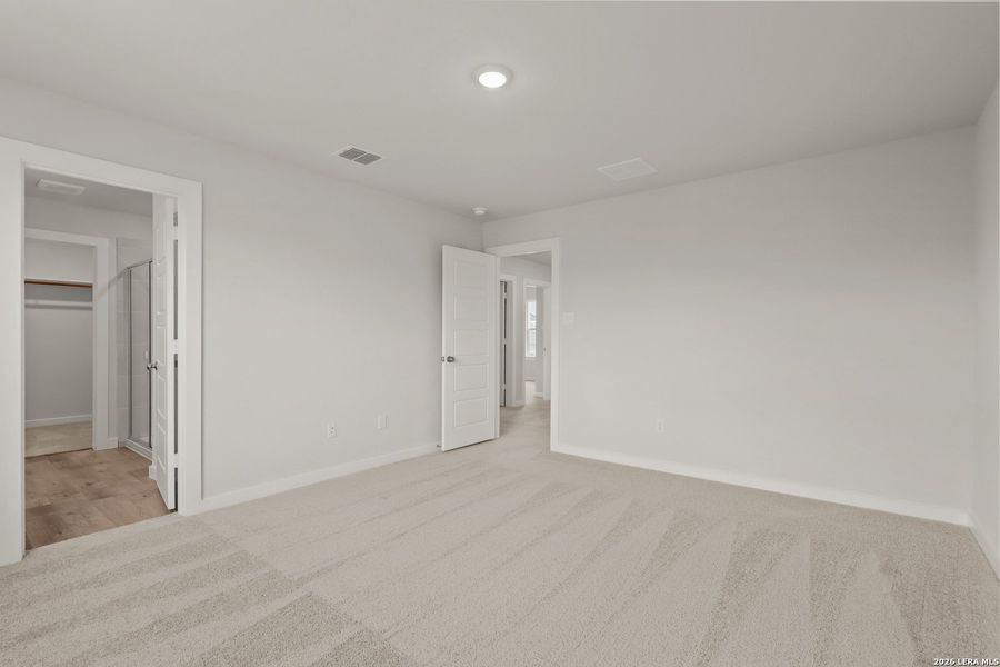 Spacious, unfurnished interior of a new home in Senna, Leon Valley (Image 17).