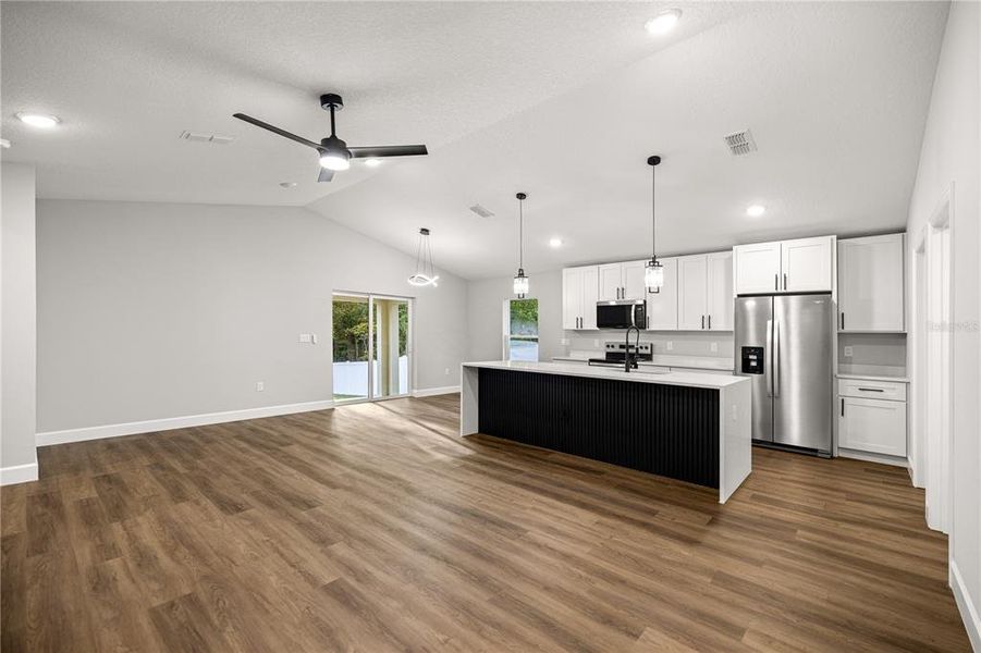 Spacious, unfurnished interior of a new home in , Belleview (Image 19).