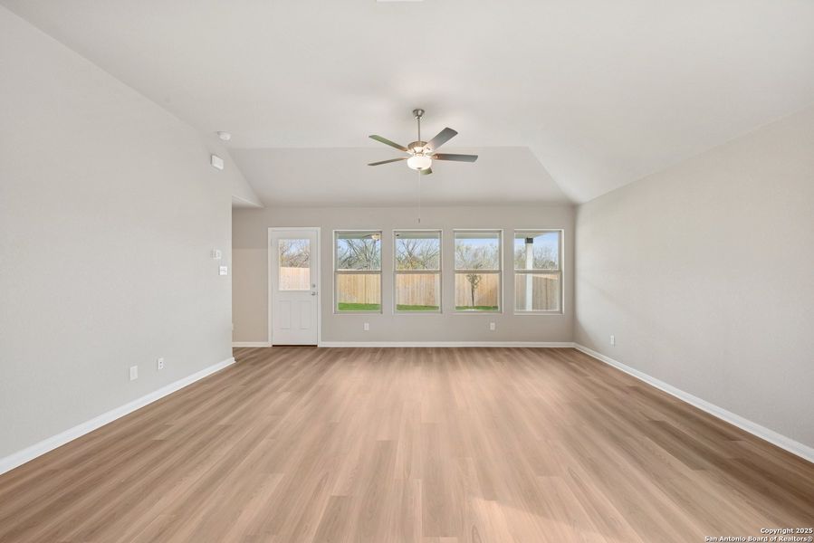 Spacious, unfurnished interior of a new home in Greenspoint Heights, Seguin (Image 30).