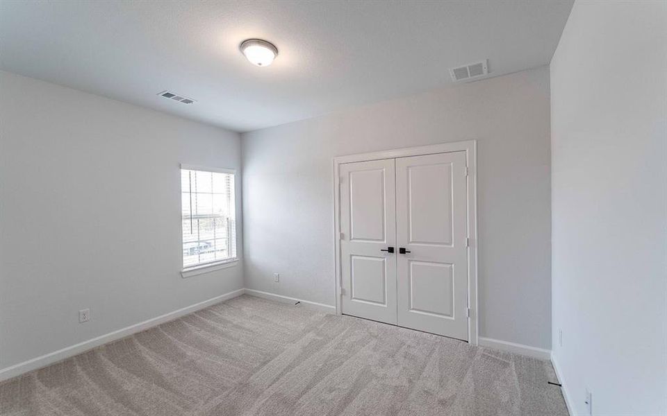 Spacious, unfurnished interior of a new home in Heath Golf & Yacht Club, Forney (Image 20).