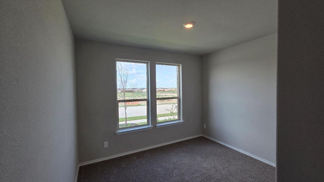 Spacious, unfurnished interior of a new home in Trails of Elizabeth Creek, Fort Worth (Image 12).
