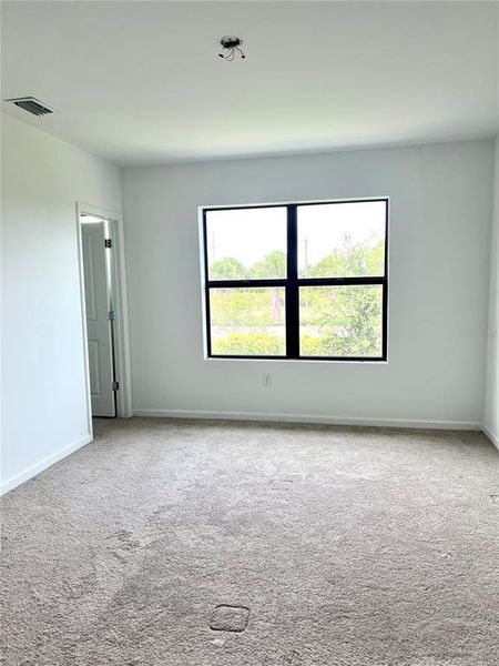 Spacious, unfurnished interior of a new home in , Sarasota (Image 15).