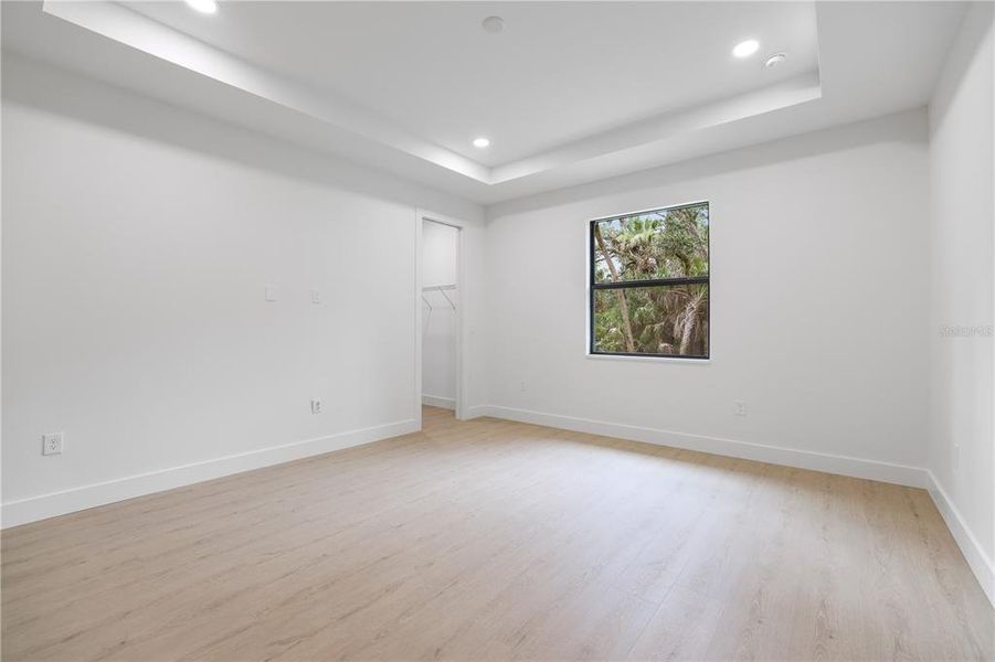 Spacious, unfurnished interior of a new home in , Port Charlotte (Image 13).