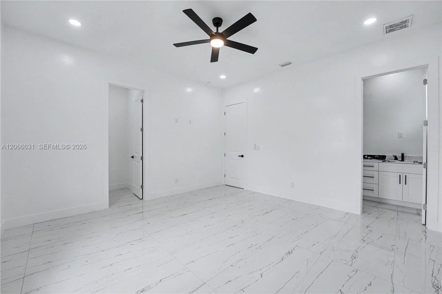 Spacious, unfurnished interior of a new home in , Lehigh Acres (Image 21).