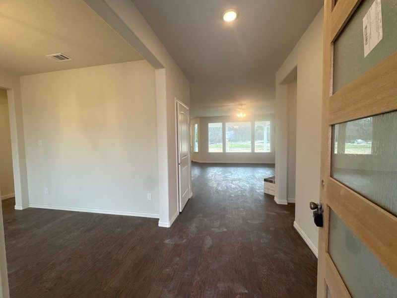 Spacious, unfurnished interior of a new home in Terra Escalante, Blue Ridge (Image 8).