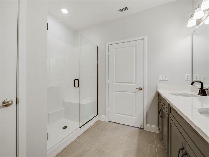 Furnished interior view inside a new home in , Orlando (Image 6).