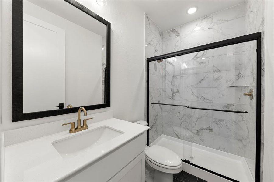 05. 3101 Hoyle - 2ND Bath