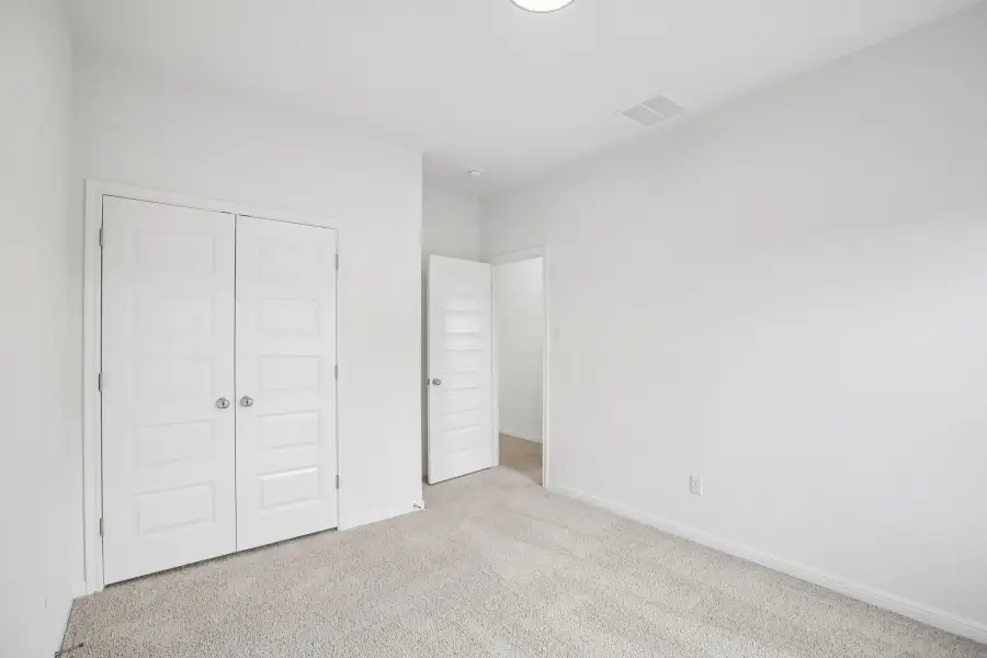 Spacious, unfurnished interior of a new home in Trinity Ranch, Elgin (Image 42).