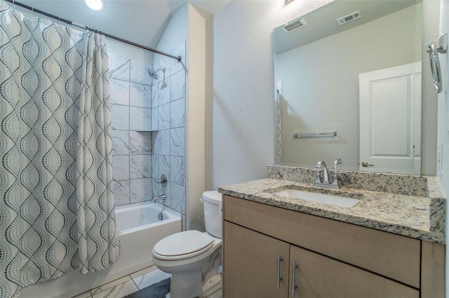 Furnished interior view inside a new home in , Aubrey (Image 27).